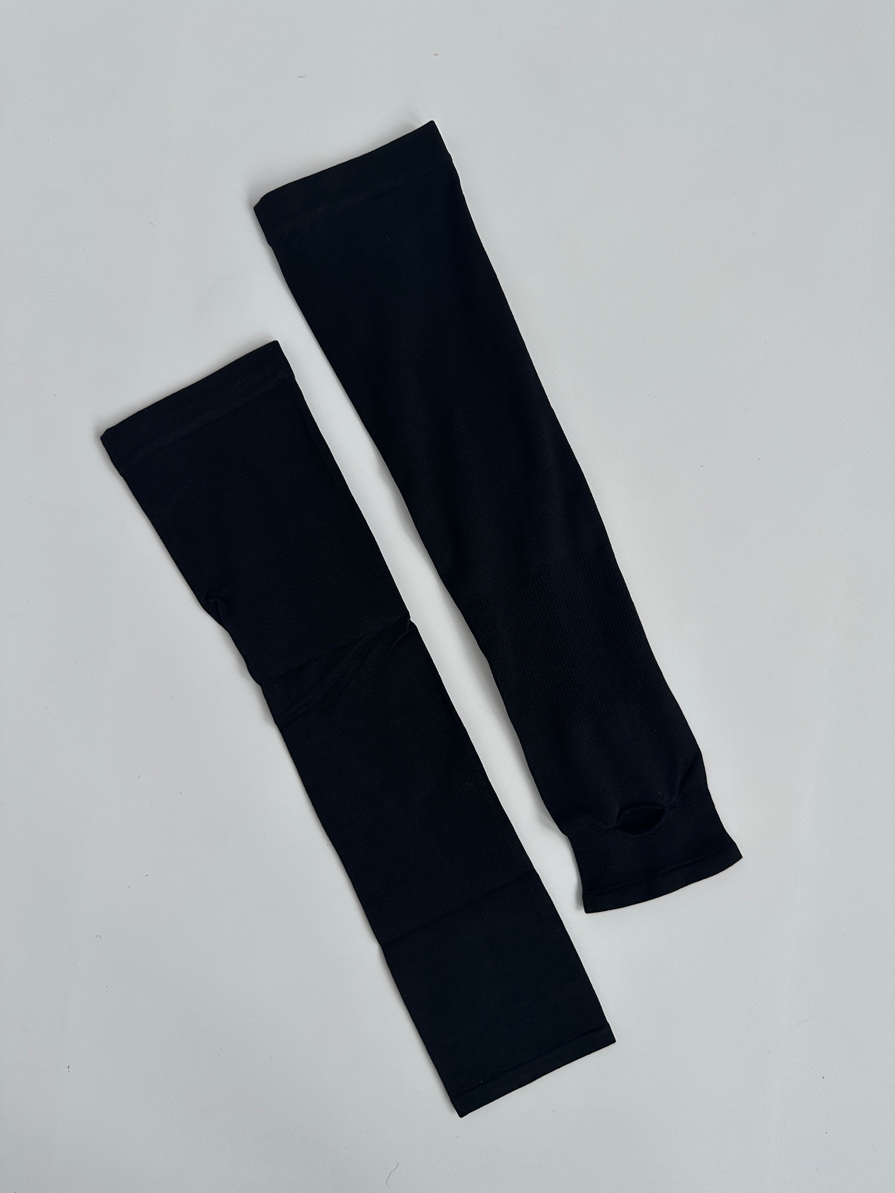 manches sous abaya
• manches de maintien hijab
• manches longues pour abaya
• protection avant-bras abaya
• accessoires pour femmes voilées
• manches invisibles abaya
• tenue pudique femme musulmane
• modest fashion France
• vêtements musulmans femme
• manches blanches sous kimono