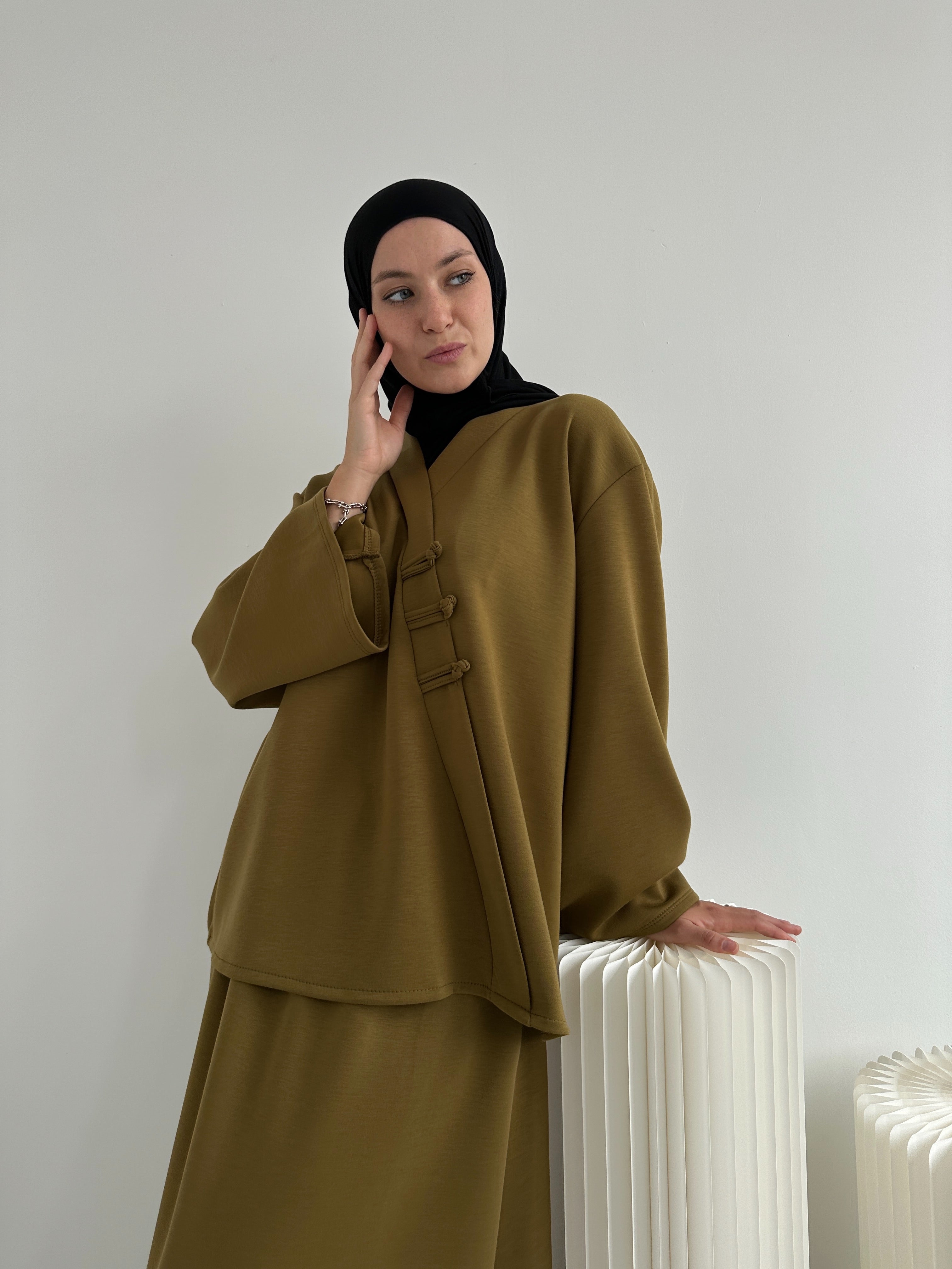 Ensemble Sakura olive – jupe longue avec poches et blouse kimono élégante BANTIK