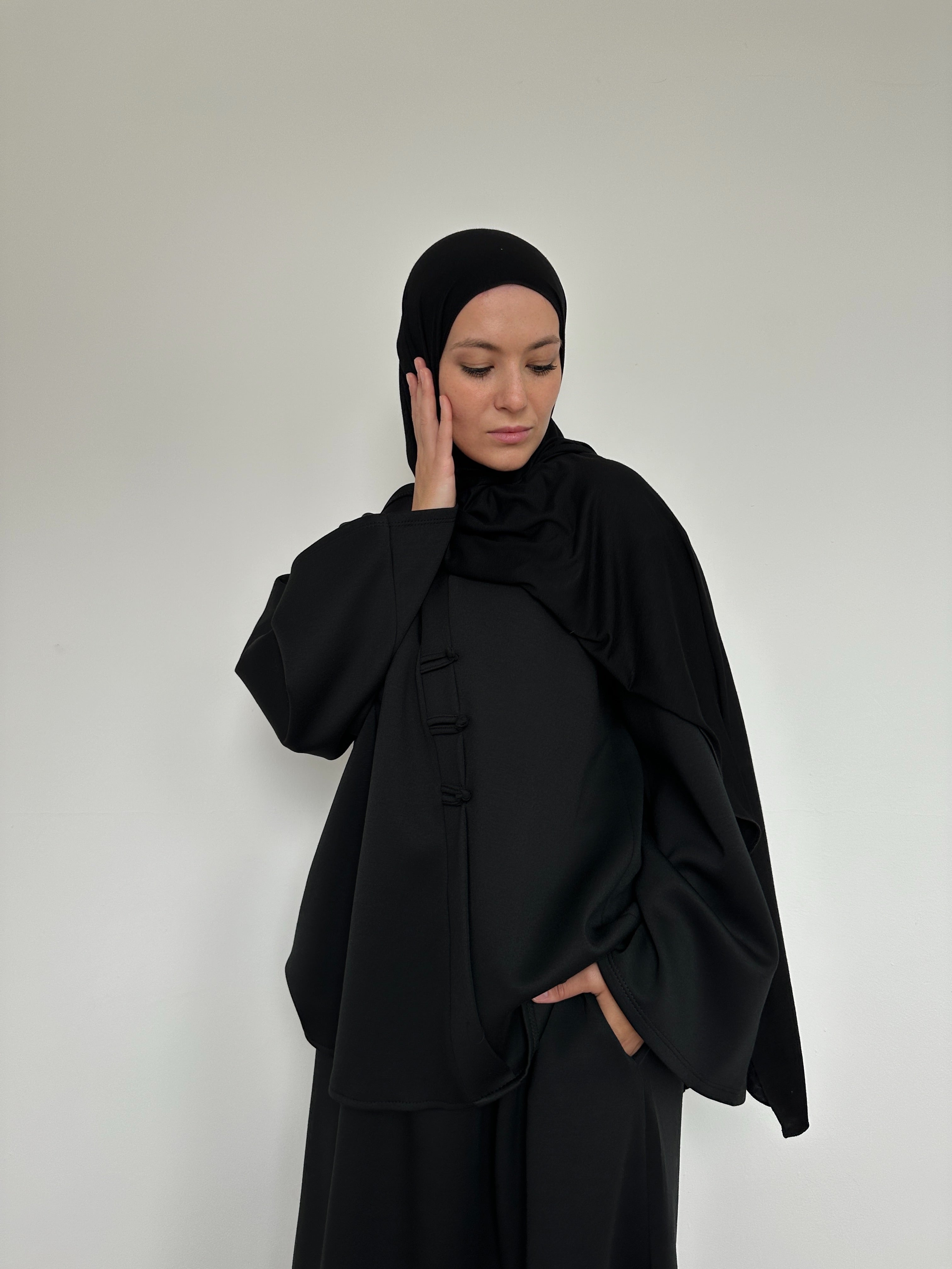 Ensemble Sakura noir – jupe longue avec poches et blouse kimono élégante BANTIK