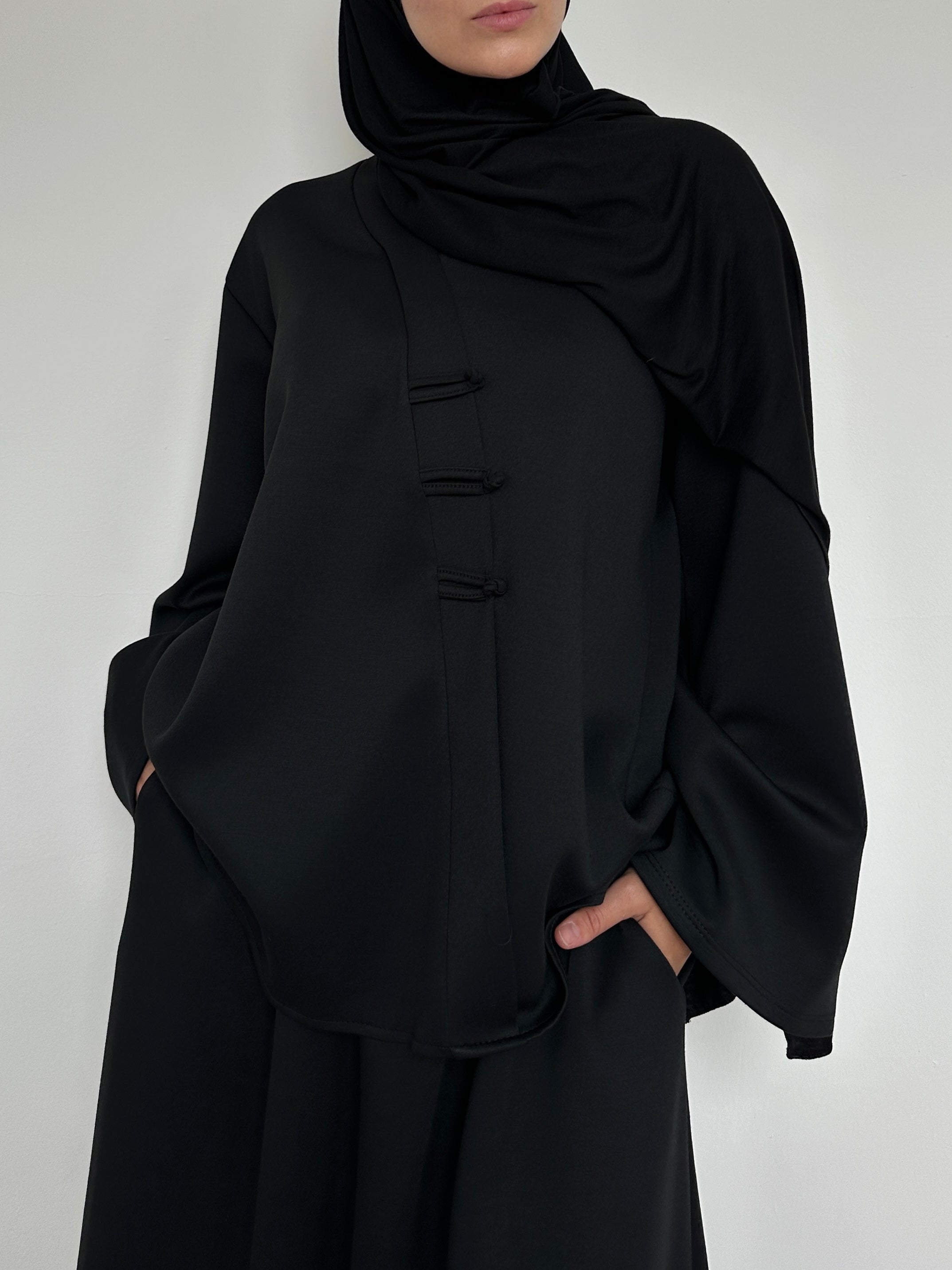 Ensemble Sakura noir – jupe longue avec poches et blouse kimono élégante BANTIK