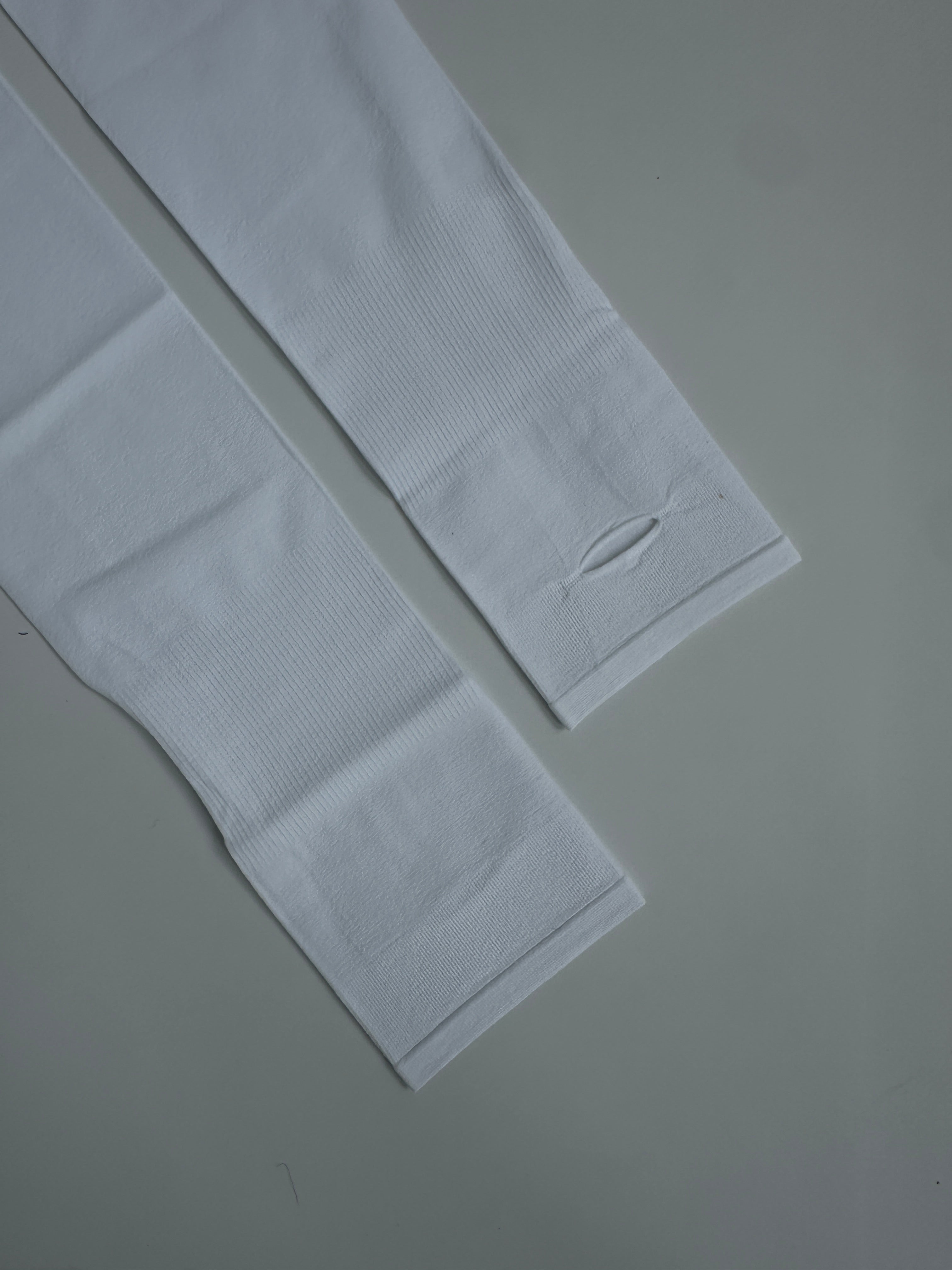 manches sous abaya
• manches de maintien hijab
• manches longues pour abaya
• protection avant-bras abaya
• accessoires pour femmes voilées
• manches invisibles abaya
• tenue pudique femme musulmane
• modest fashion France
• vêtements musulmans femme
• manches blanches sous kimono