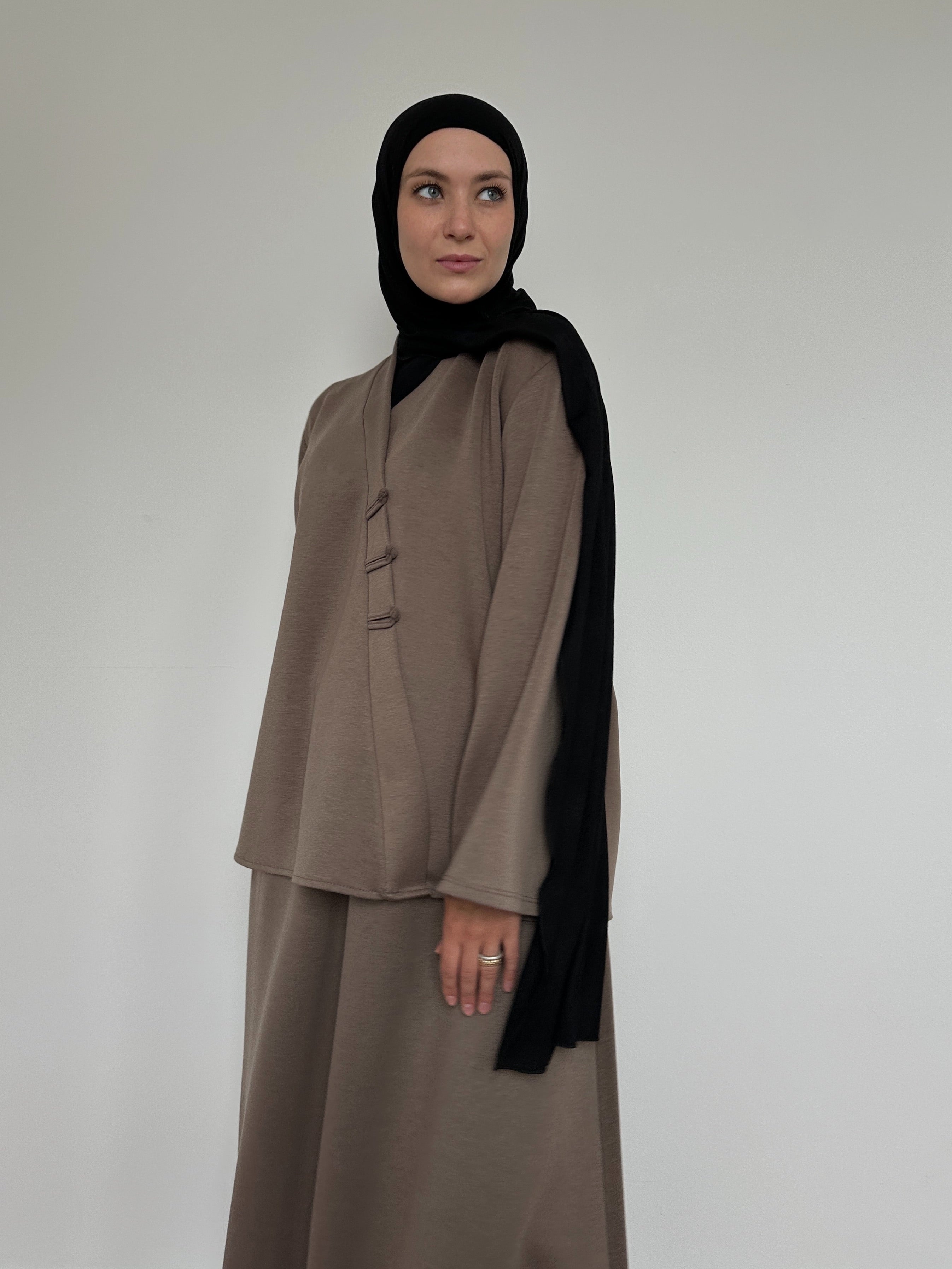 Ensemble Sakura taupe – jupe longue avec poches et blouse kimono élégante BANTIK