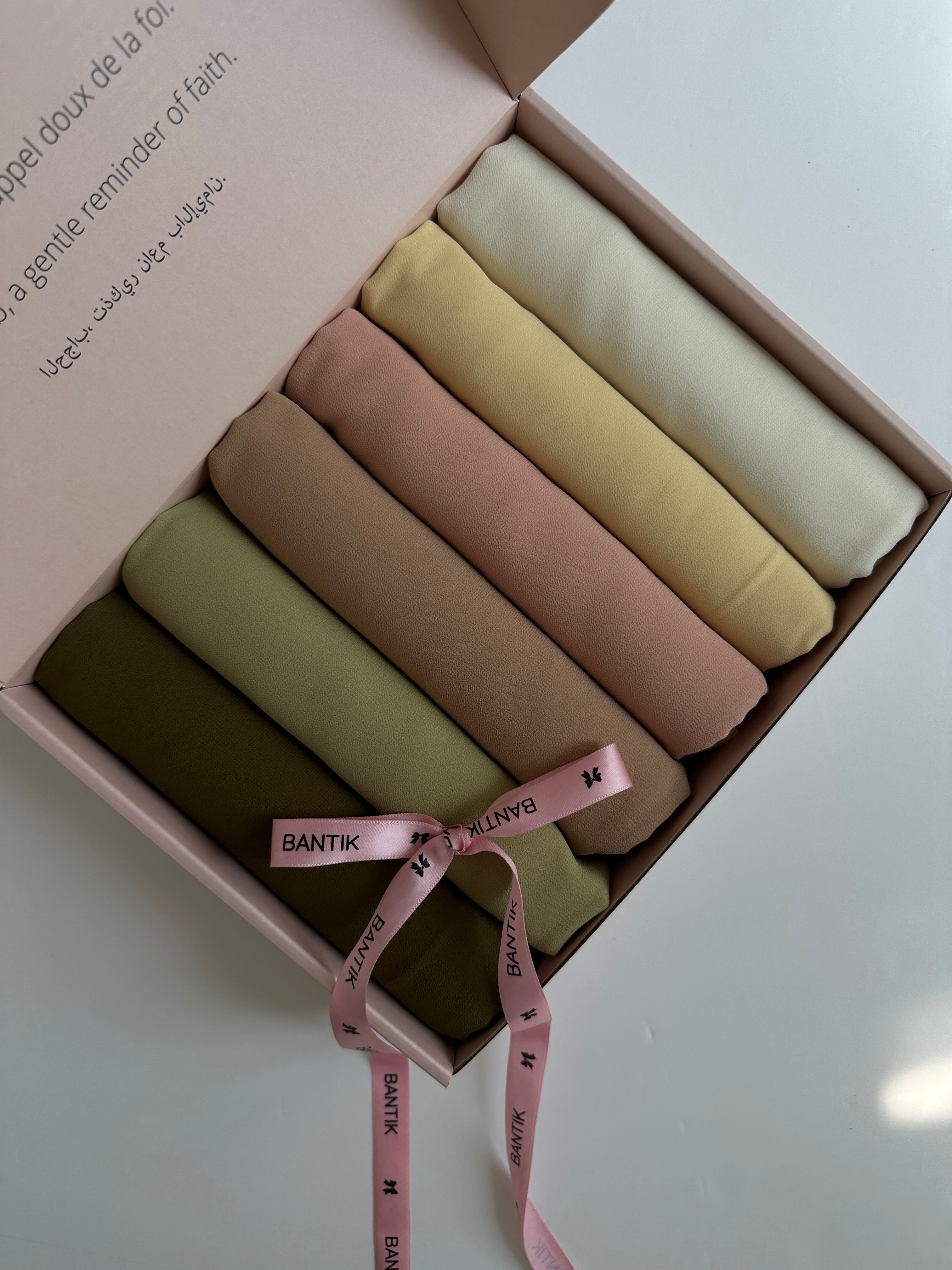 • hijab mousseline beige fluide
• box de hijabs en mousseline 6 couleurs
• hijab long et léger pour femme musulmane