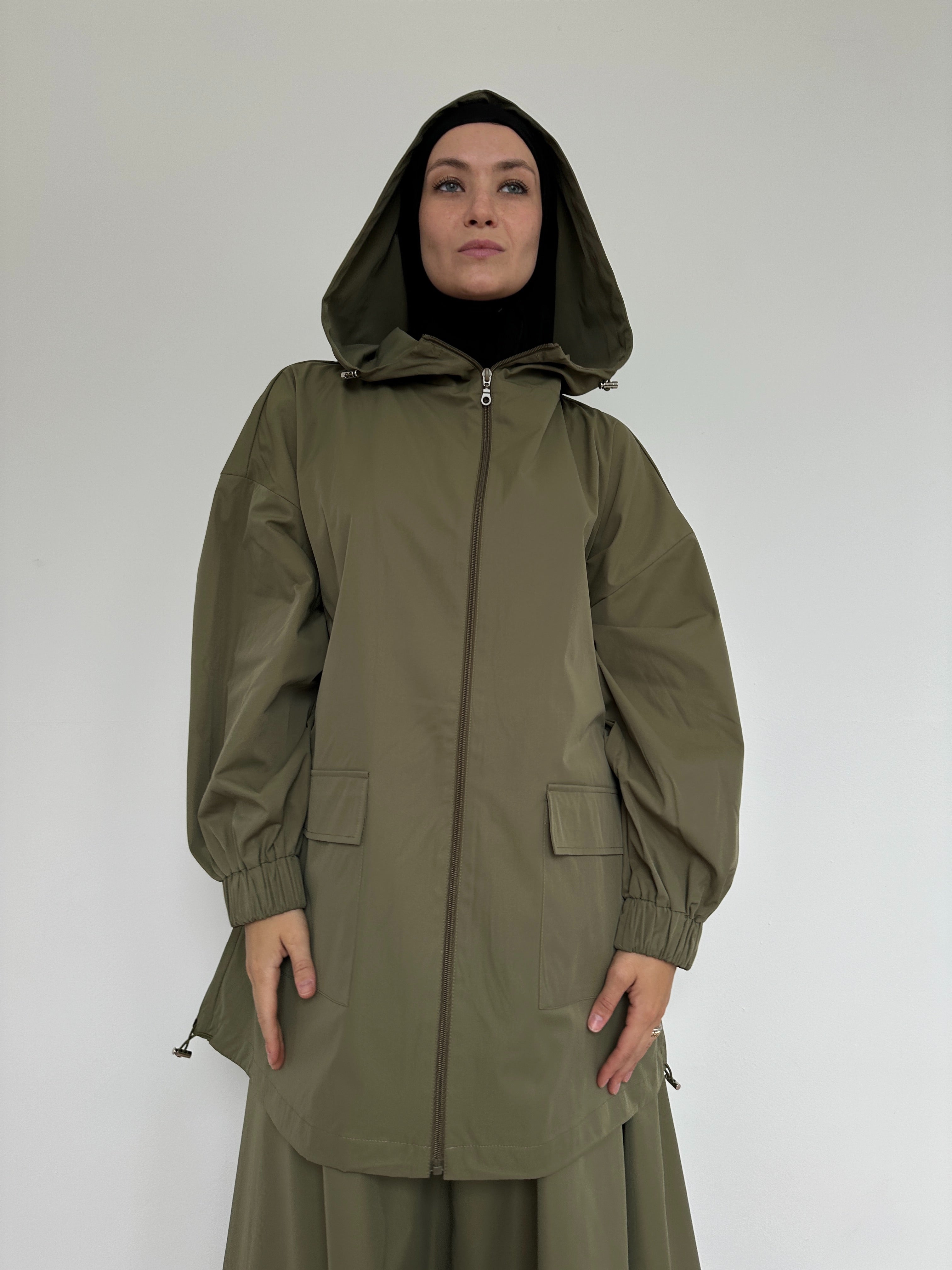 Style élégant et protection contre la pluie Jupe longue imperméable + pull léger avec capuche et fermeture éclair. Parfait pour un look tendance et pratique en toute saison