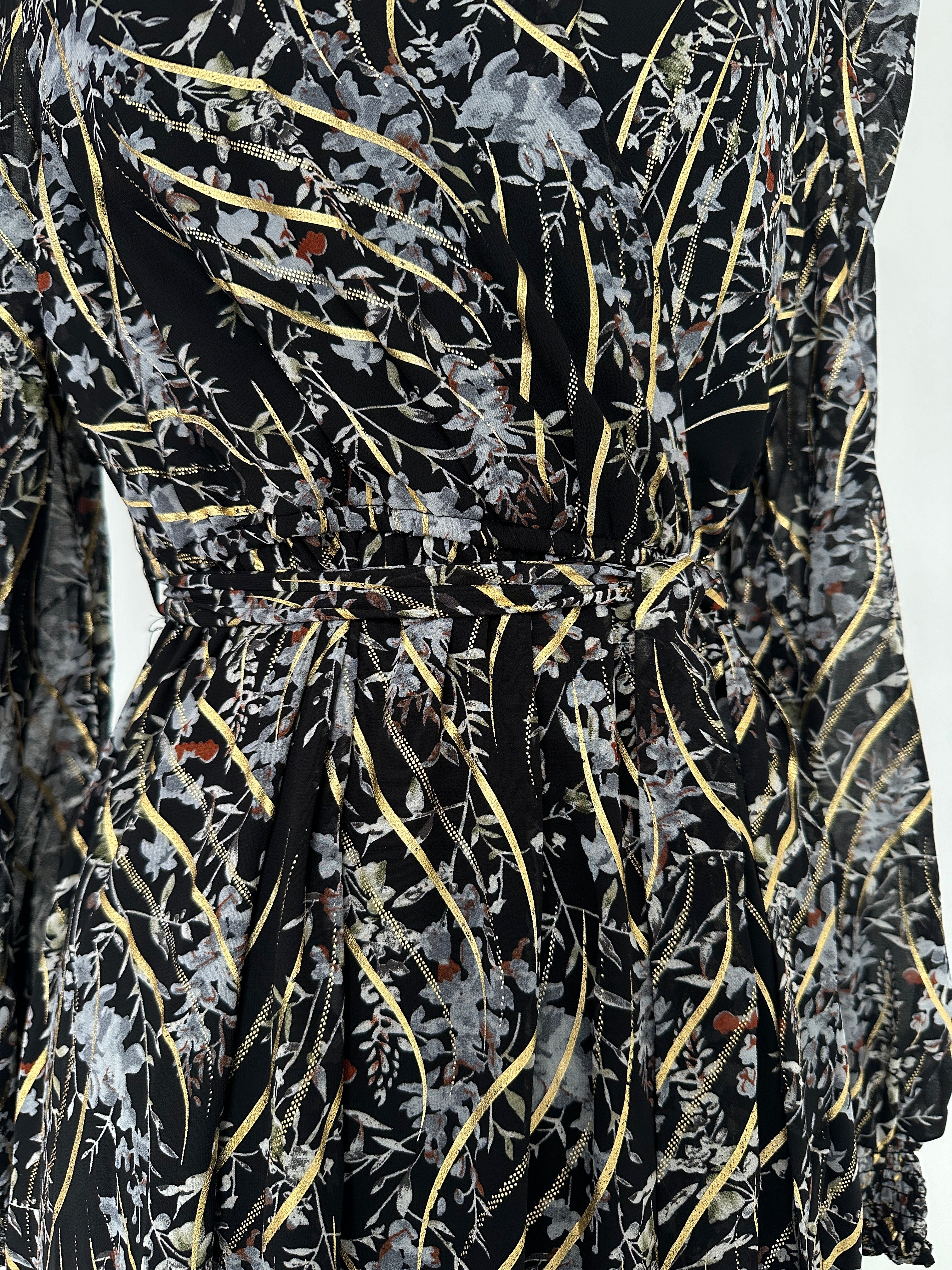 • Robe longue en mousseline imprimée - Noir et Or
• Robe fluide motif floral avec ceinture - 130cm
• Maxi robe élégante en mousseline - Taille M
• Robe Habillée Mousseline Imprimée Ceinturée
• Robe Cache-Cœur Longue Chic avec Manches Élastiquées