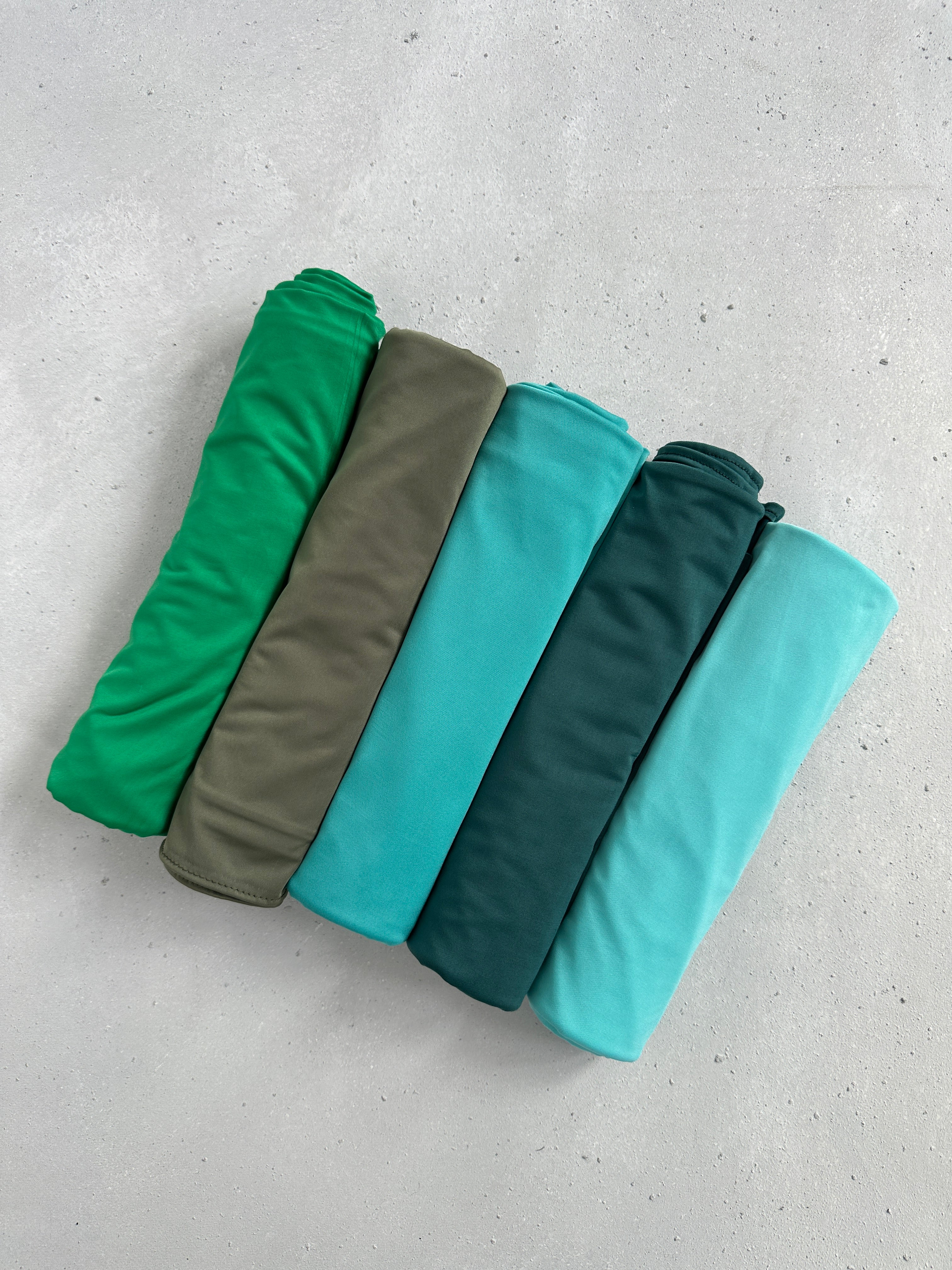 Hijab fluide menthe pastel, idéal pour un look frais xxl.
