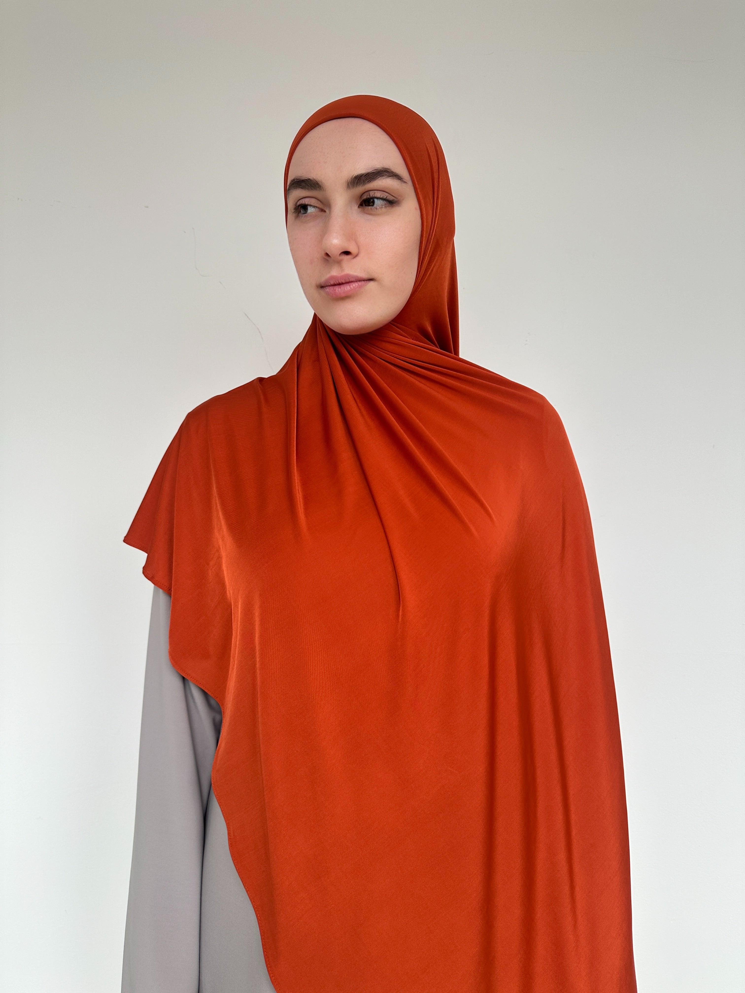Hijab jersey liquid couleur rouille ou terracotta satine xxl