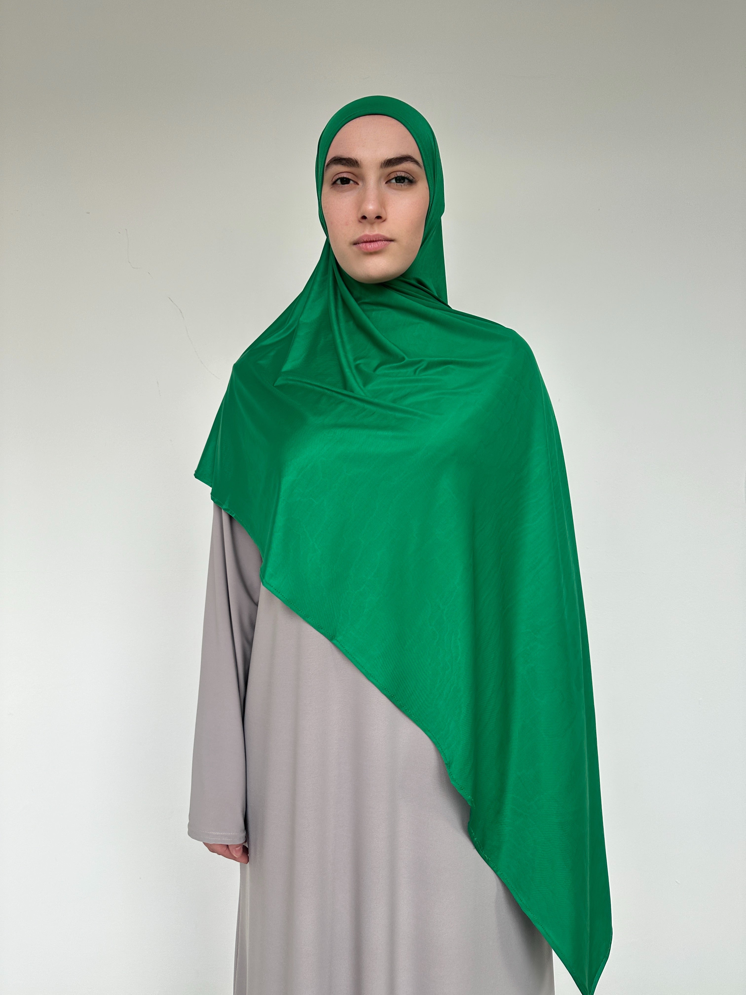 Hijab Jersey Liquid couleur vert prairie éclatant, tissu fluide.