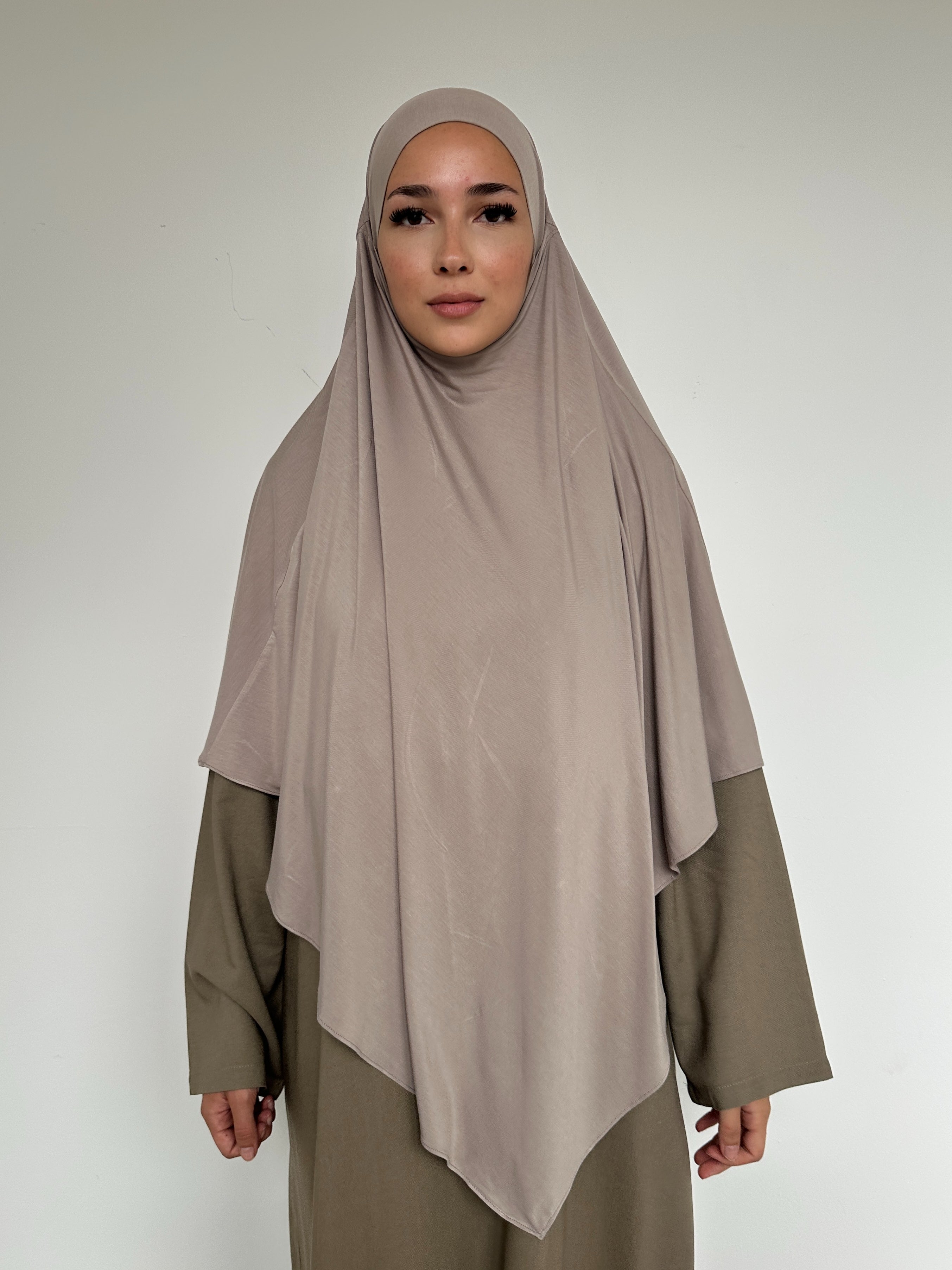 Khimar bambou grège long et fluide pour femme musulmane
