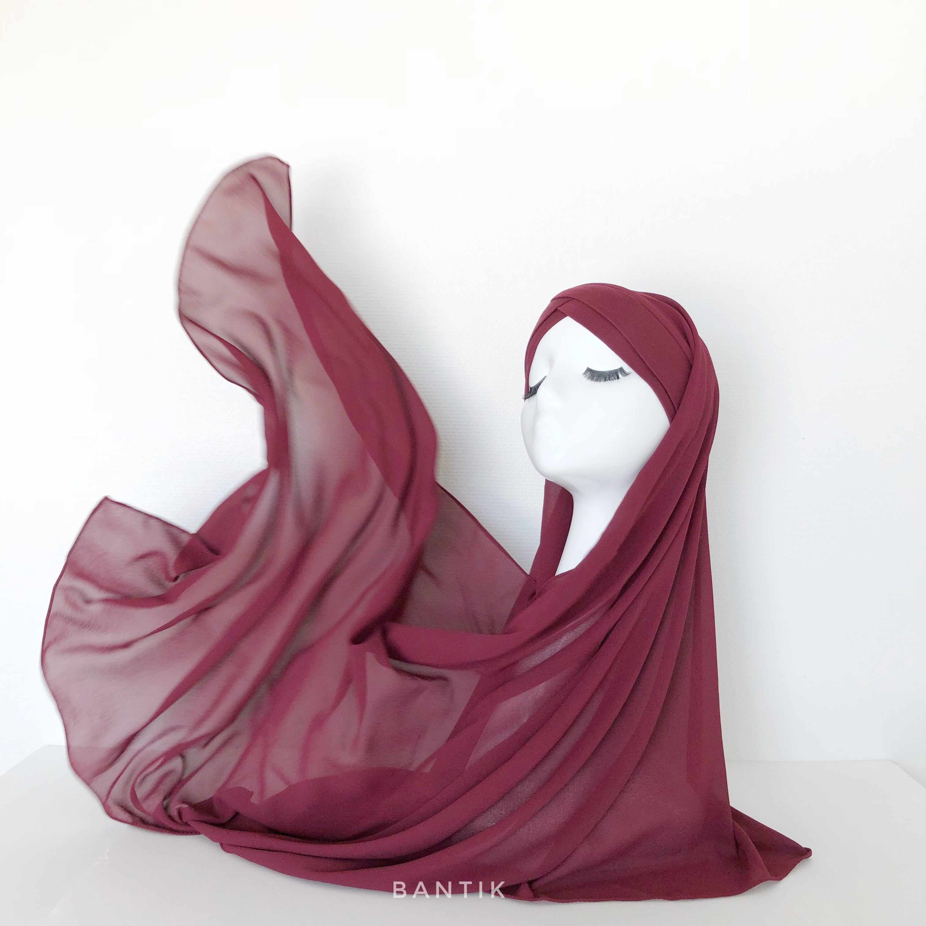 Hijab à enfiler, hijab qui s’enfile, hijab facile à porter, hijab avec bonnet, hijab mousseline, bordeaux