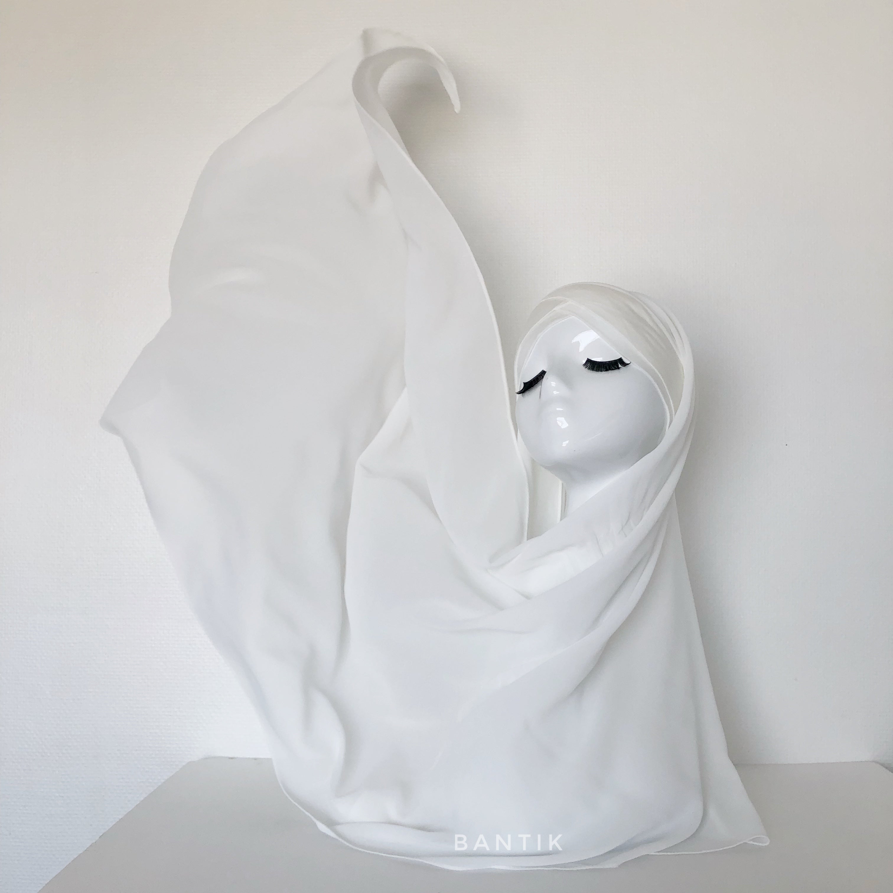 Hijab à enfiler, hijab qui s’enfile, hijab facile à porter, hijab avec bonnet, hijab mousseline, blanc