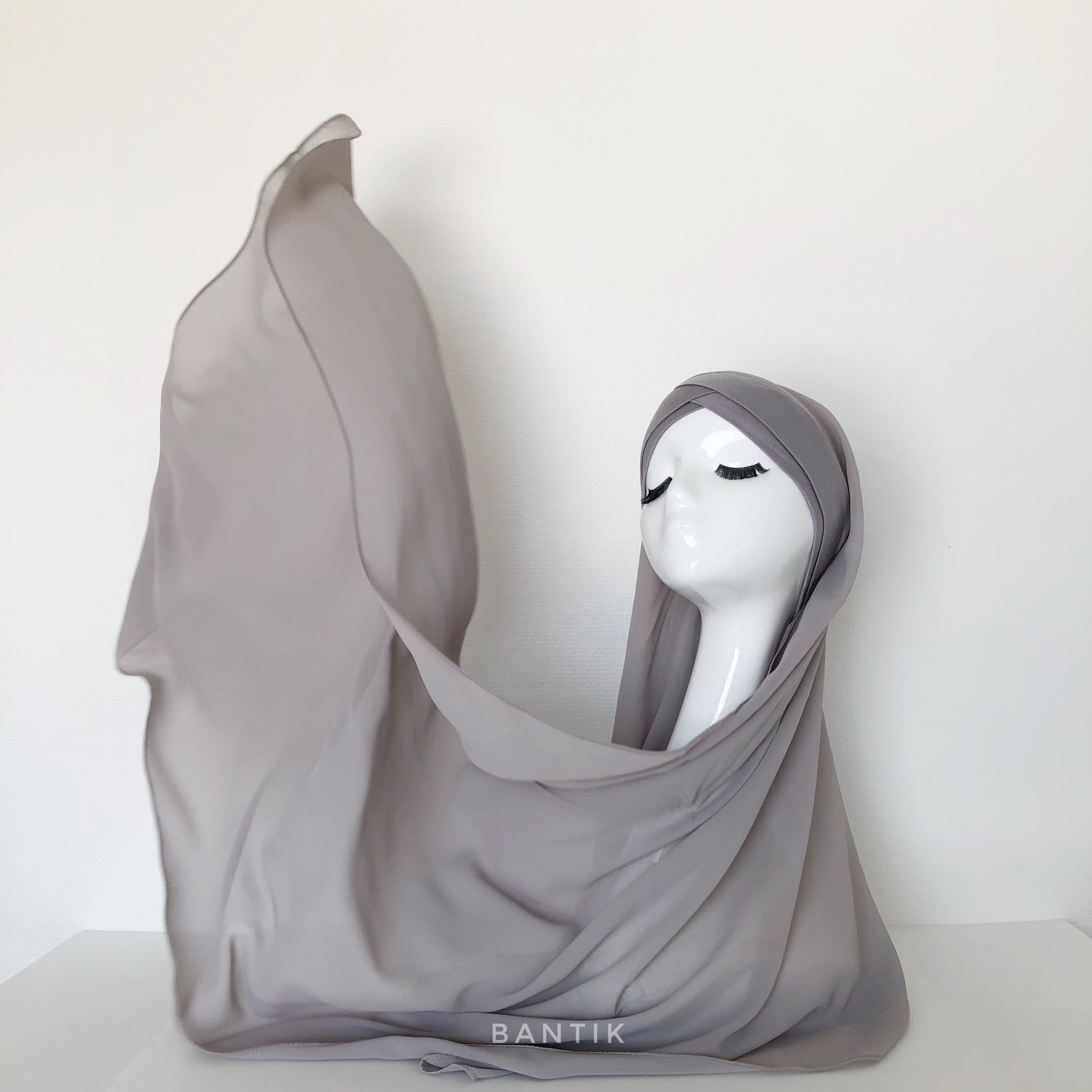 Hijab à enfiler, hijab qui s’enfile, hijab facile à porter, hijab avec bonnet, hijab mousseline, fris clair