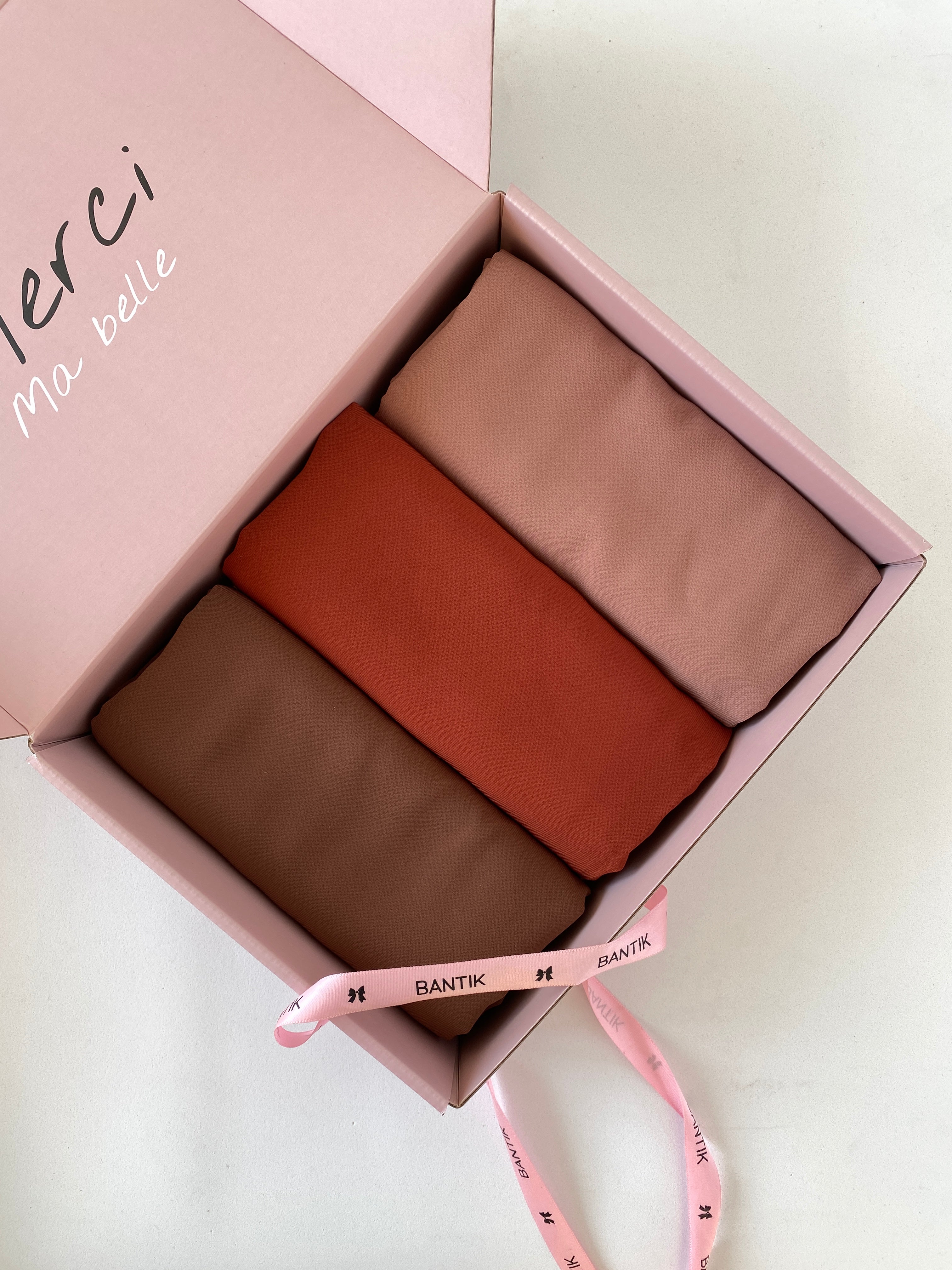 Hijab box soie de médine, hijabs pour femme Musulmane, hijab voile islamique, medina silk hijab box, gift idea for Muslim Women.