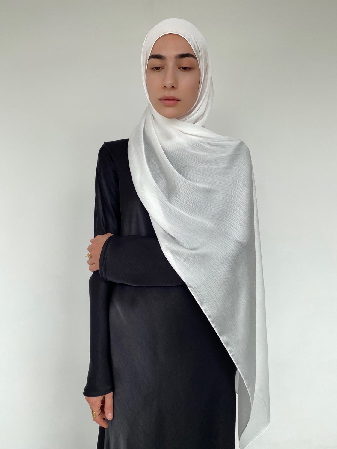 HIJAB EFFET SATIN BLANC CASSÉ - BANTIK