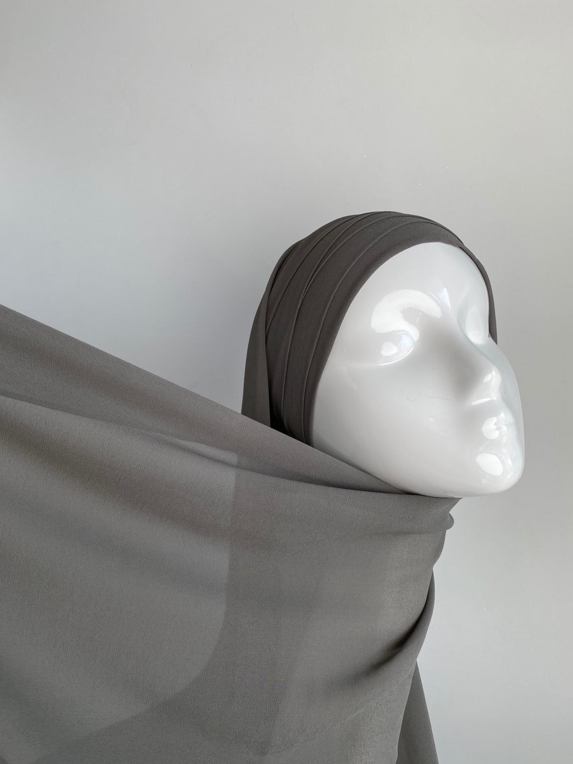 HIJAB À ENFILER MOUSSELINE GRIS FONCÉ - BANTIK
