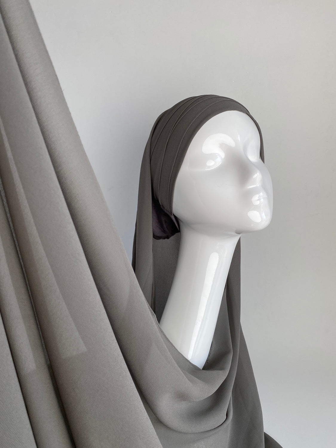 HIJAB À ENFILER MOUSSELINE GRIS FONCÉ - BANTIK