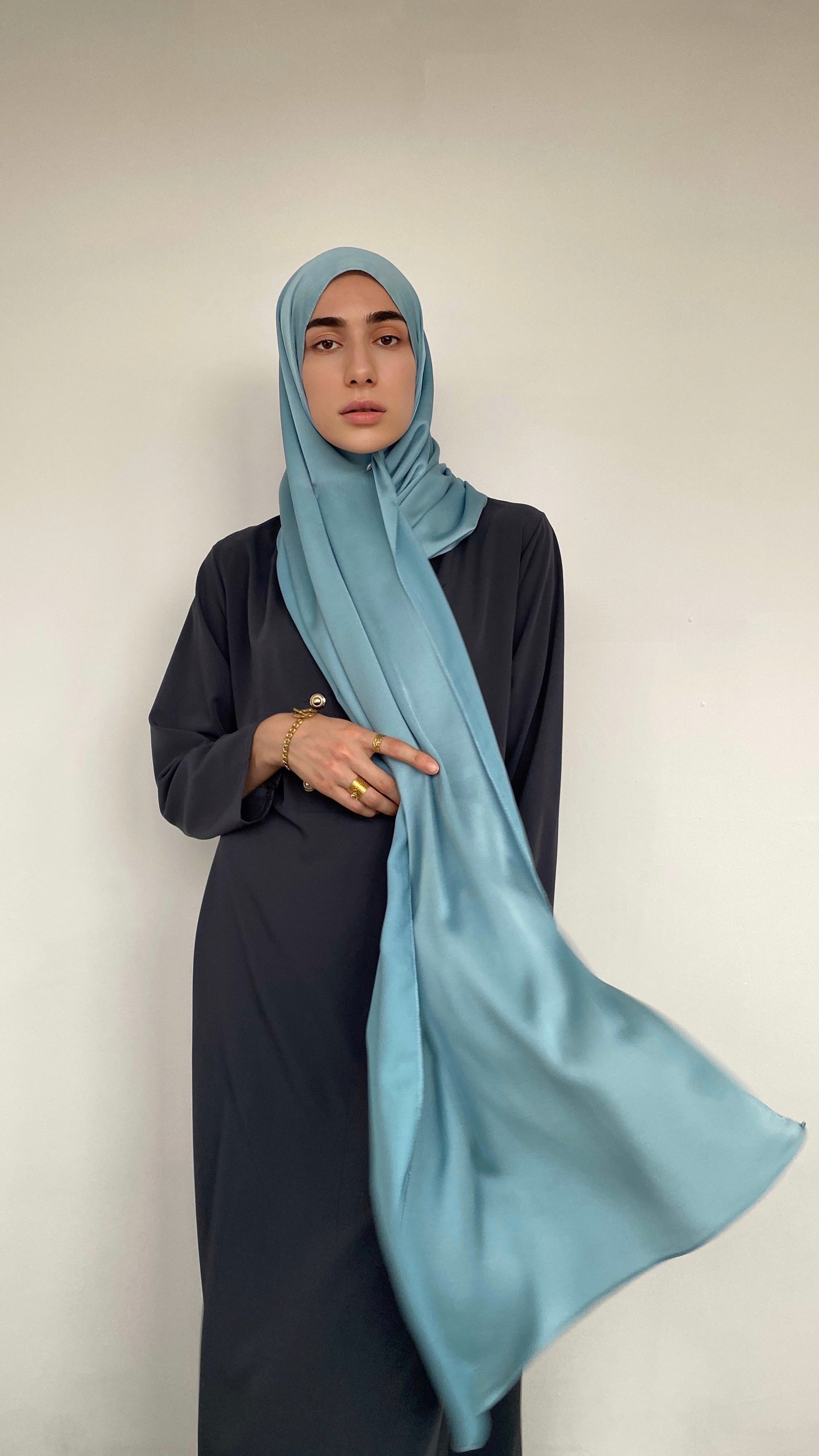 Hijab satin bleu