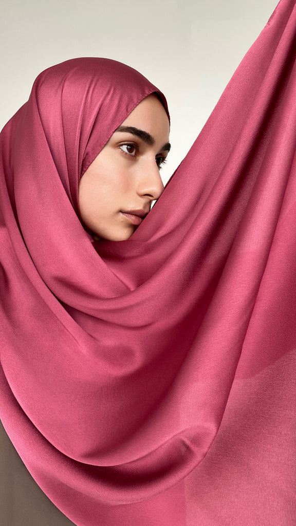 Hijab satin couleur framboise