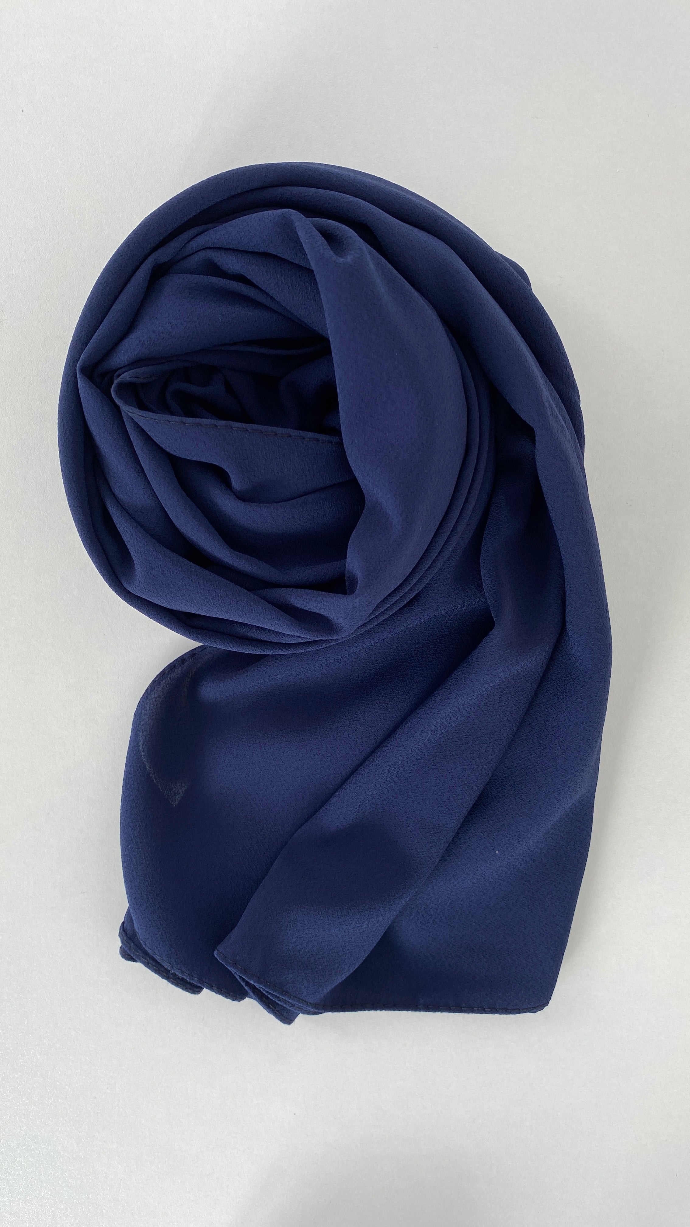 Hijab opaque, hijab pas transparent, hijab bleu foncé, not see trough chiffon hijab.