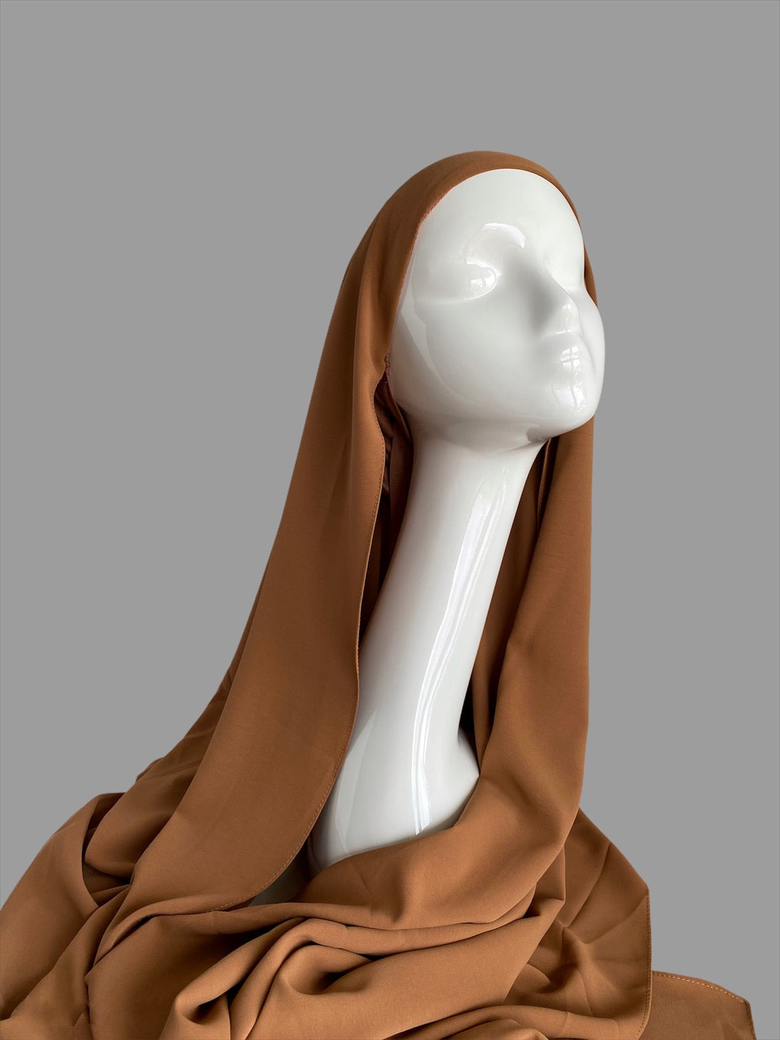 Hijab à enfiler, hijab qui s’enfile, hijab facile à porter, hijab avec bonnet caché, jazz, couleur caramel