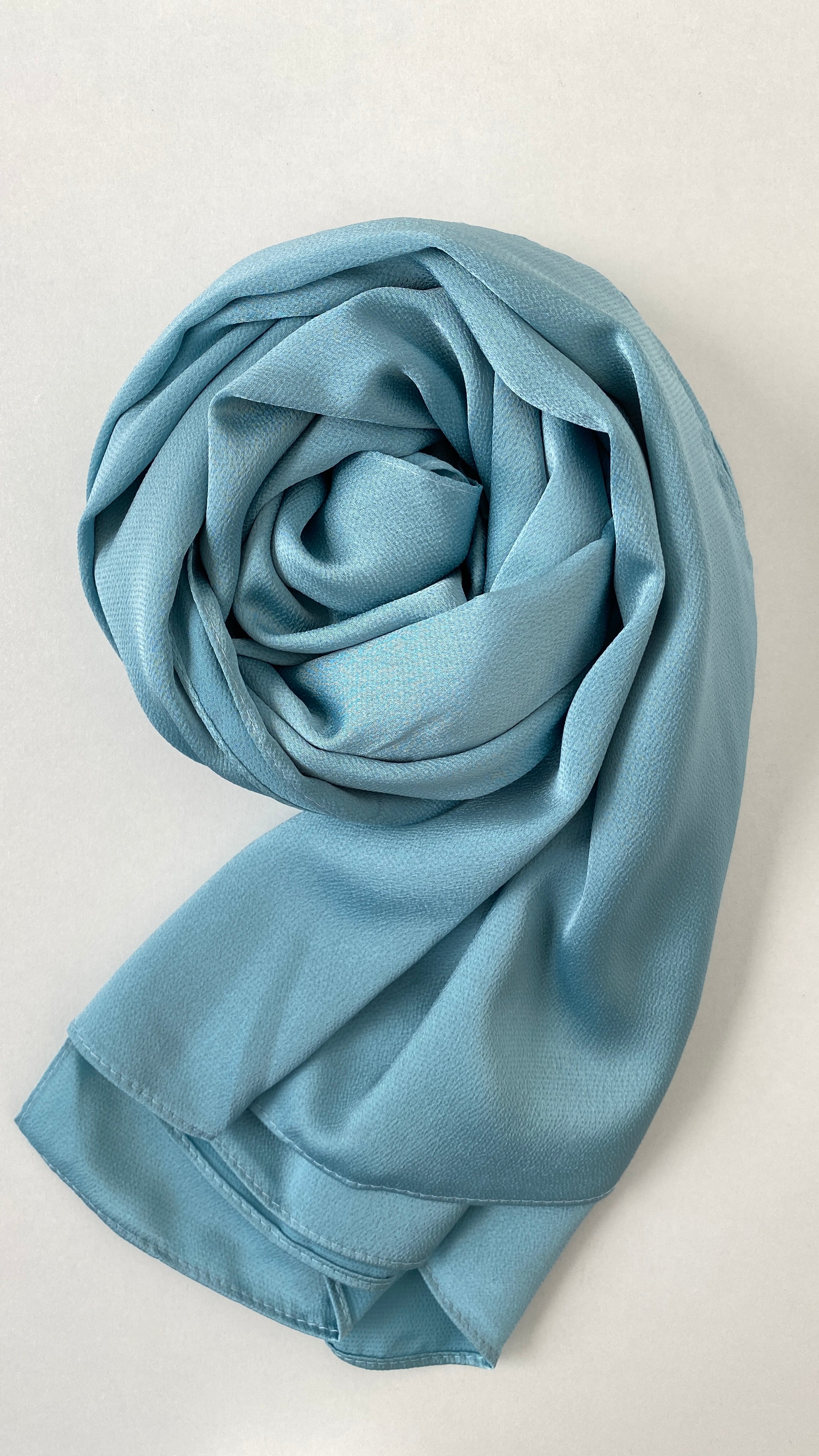 Hijab satin bleu