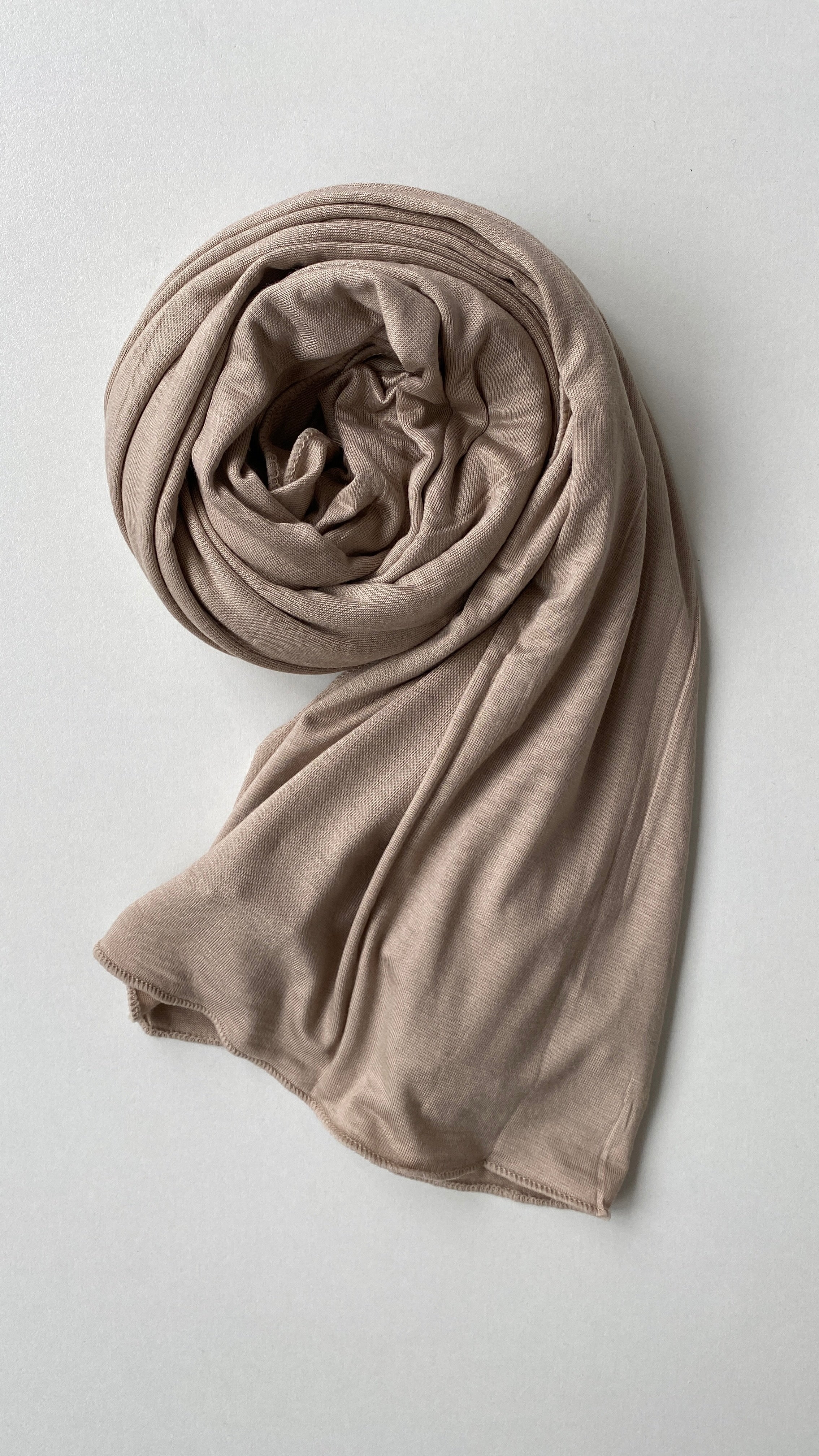 Hijab jersey, hijab hiver, hijab élastique, hijab extensible, jersey hijab, modeste fashion, mode modeste, hijab beige