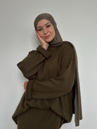 Ensemble Maille Jupe et Pull kaki– jupe 100 cm et pull col montant avec manches tombantes – BANTIK