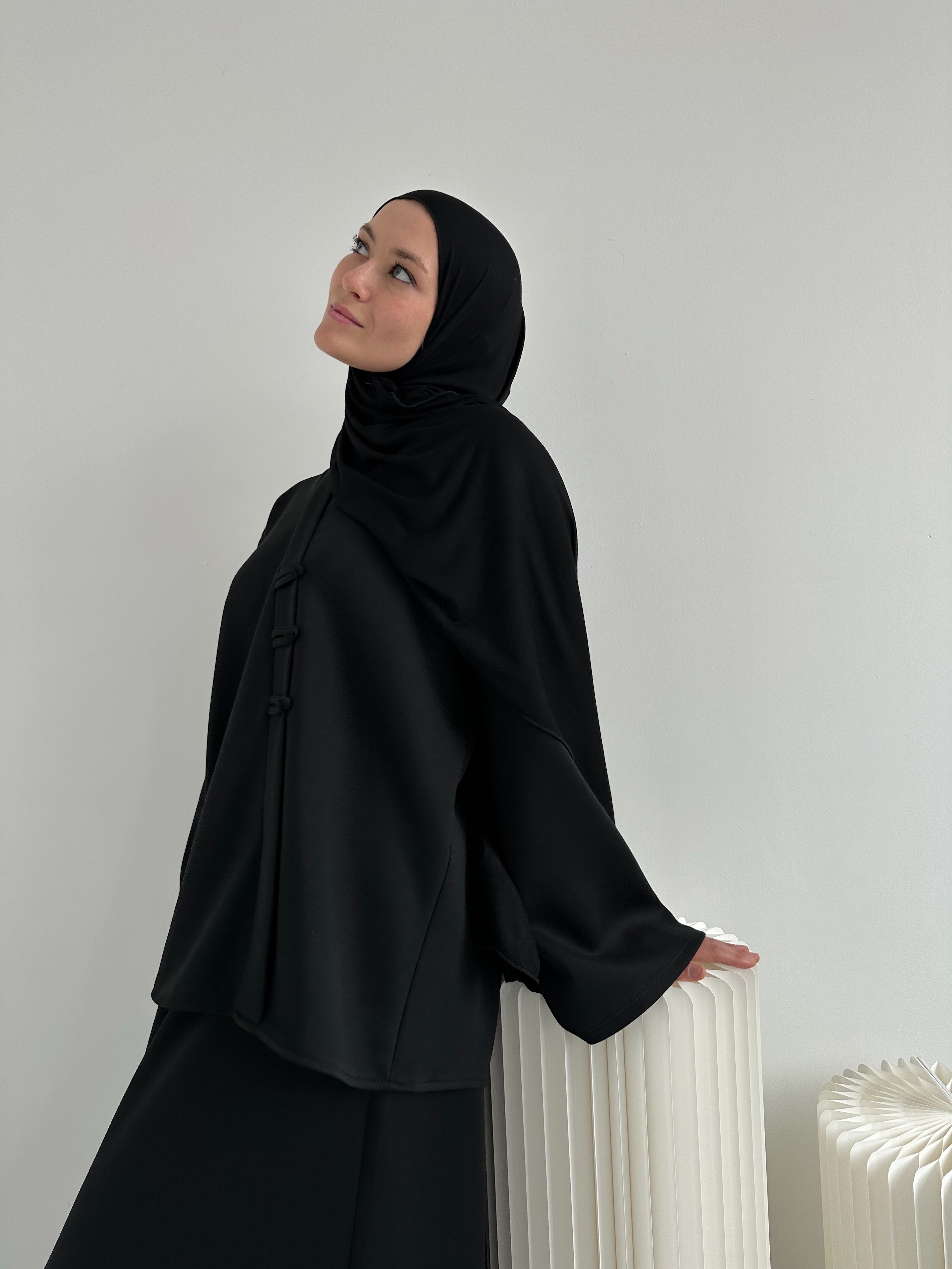 Ensemble Sakura noir – jupe longue avec poches et blouse kimono élégante BANTIK