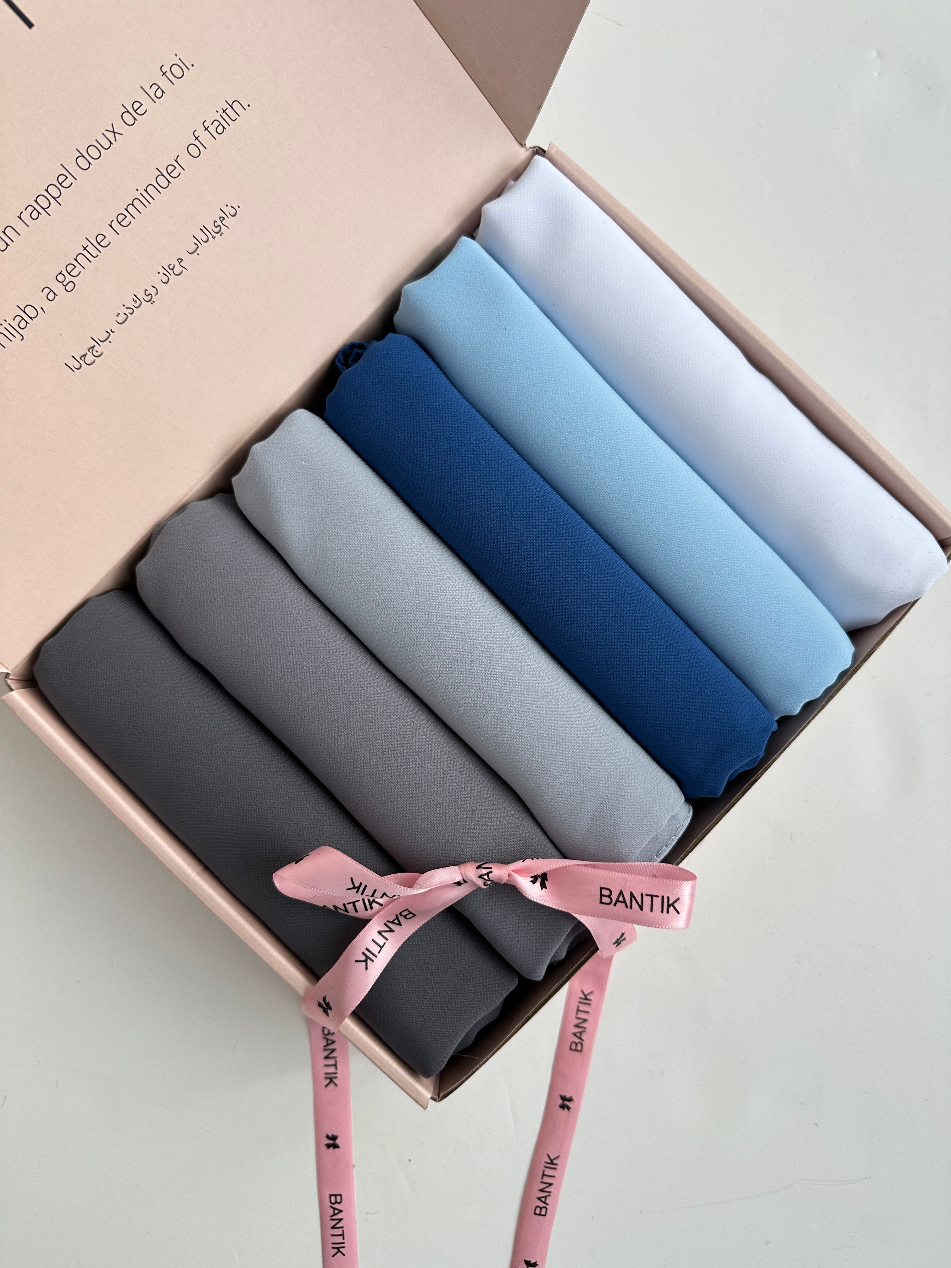 Élégant coffret cadeau de 6 voiles opaques en Soie de Médine pour femme.
