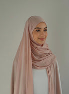 Hijab en jersey liquide rose pâle pour femme, drapé élégant sur l’épaule, longueur 220 cm