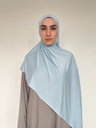 Hijab XL bleu nuage en jersey premium, légèreté et douceur.