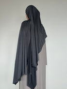 Hijab gris anthracite extensible, retombé impeccable sans épingles.