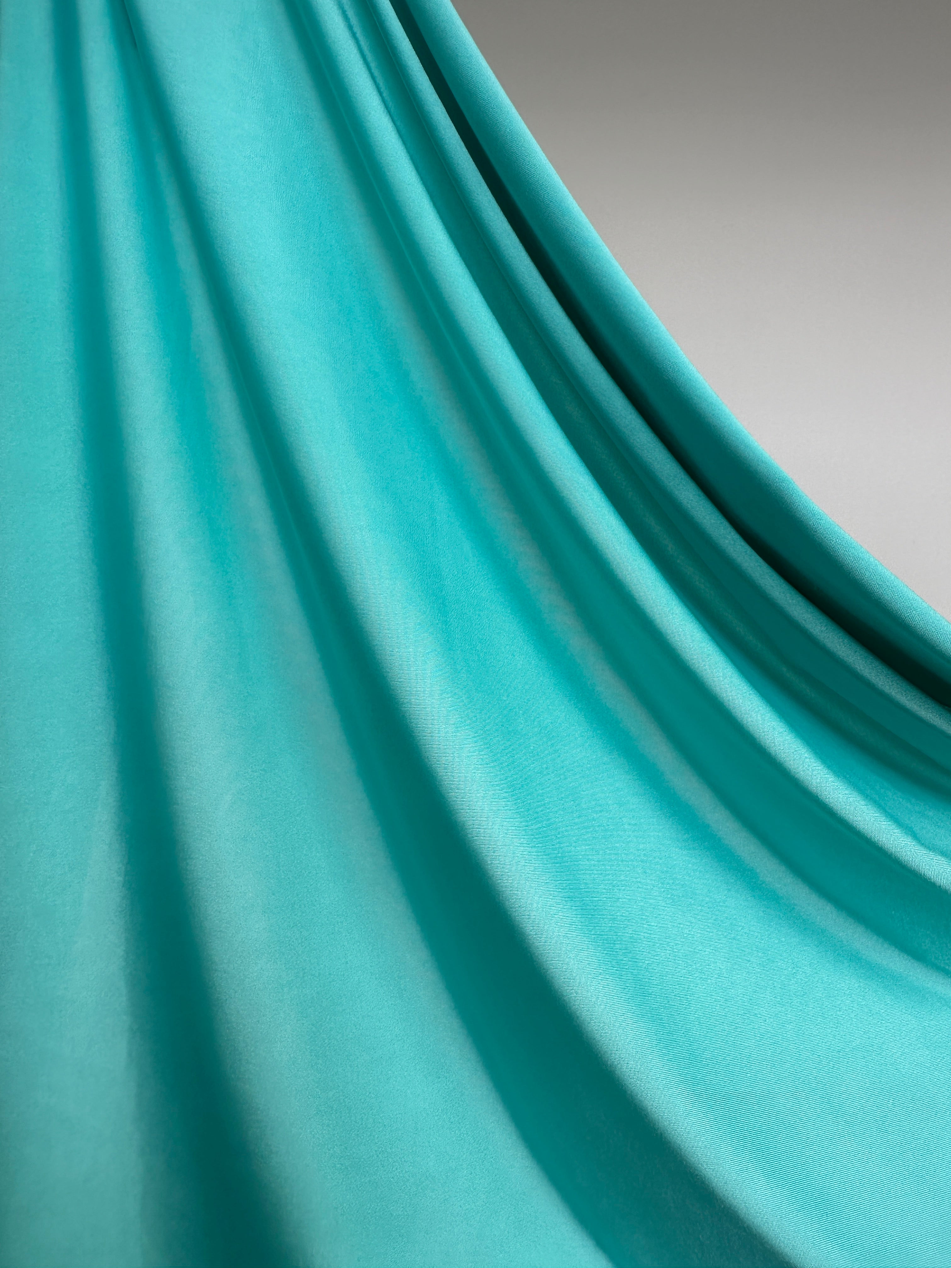 Détail du hijab jersey ultra-doux couleur vert d'eau.