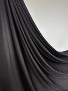 Hijab Jersey Liquid noir profond, l'essentiel de votre garde-robe.