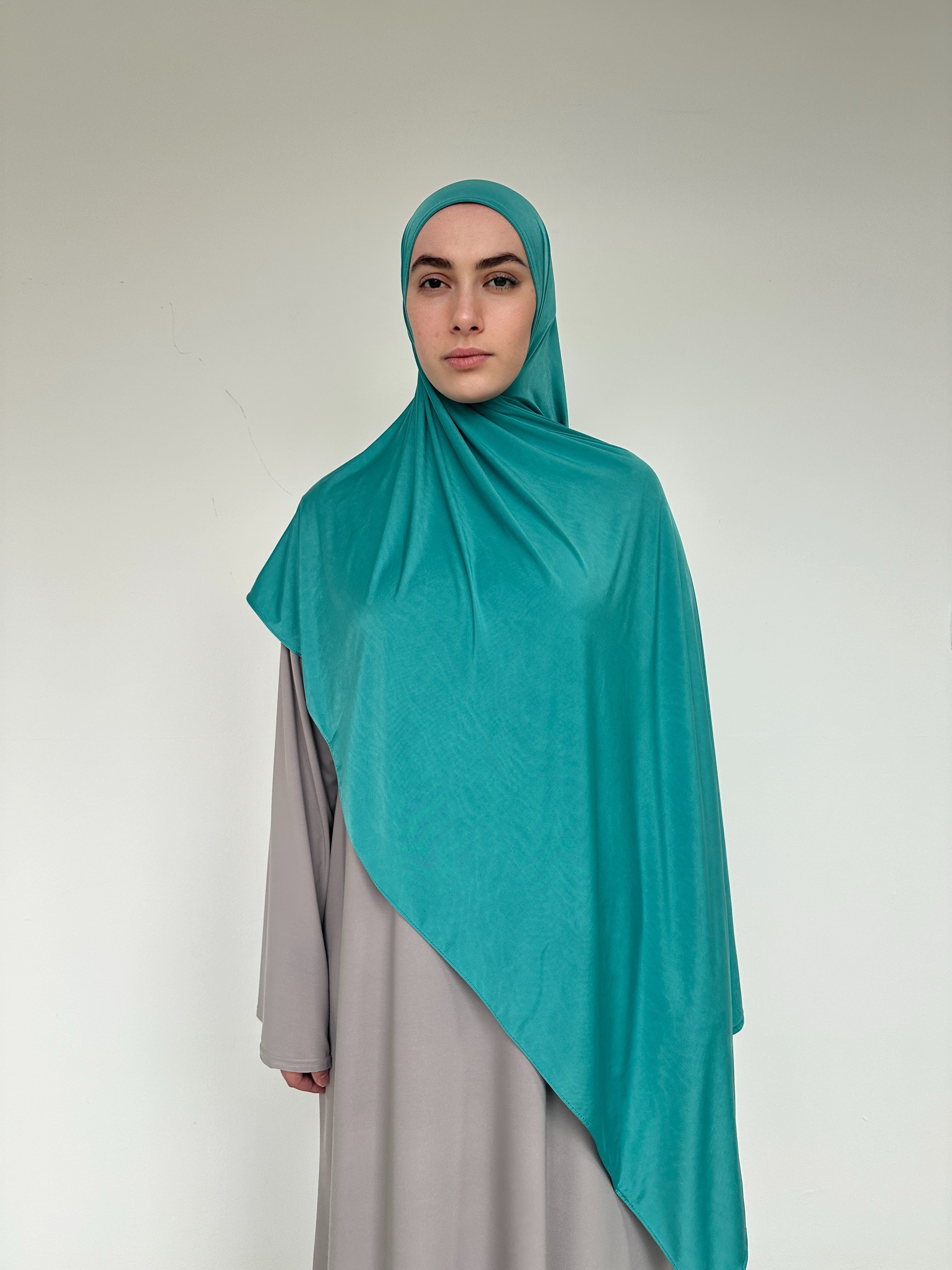 Hijab Jersey Liquid turquoise moyen, effet drapé impeccable.
