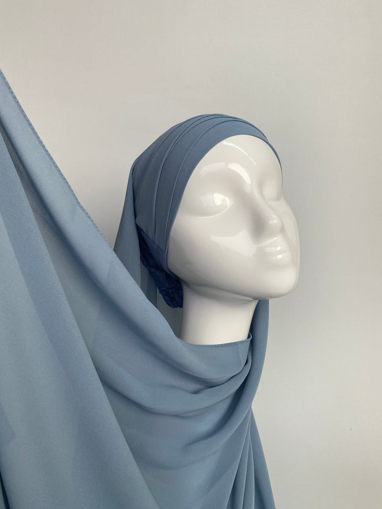 Hijab à enfiler bleu ciel,  sky blue slip on hijab, hijab easy to wear, hijab facile à enfiler.