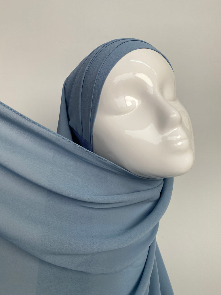 Hijab à enfiler bleu ciel, sky blue slip on hijab, hijab easy to wear, hijab facile à enfiler.
