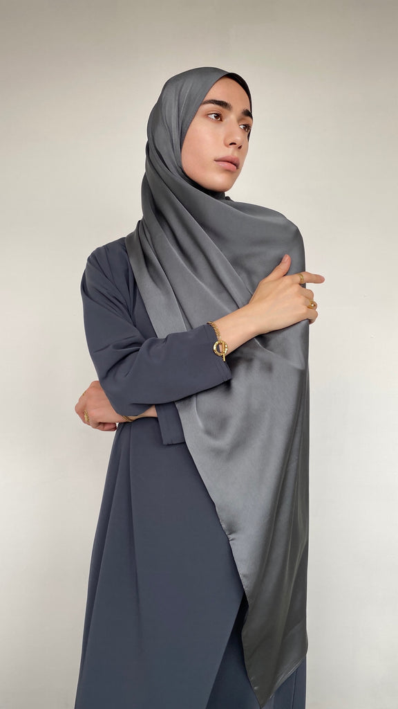 Hijab satin gris foncé