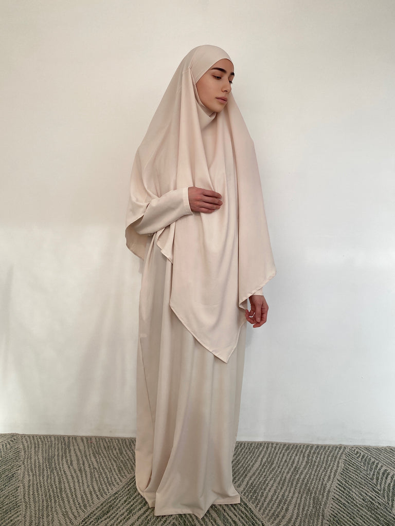 Ensemble pour femme Musulmane, ensemble pour hijabi, hijabi sets, ensemble modeste fashion, ensemble robe et khimar, ensemble abaya et khimar, vêtements mode modeste, beige