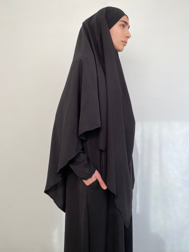 Ensemble pour femme Musulmane, ensemble pour hijabi, hijabi sets, ensemble modeste fashion, ensemble robe et khimar, ensemble abaya et khimar, vêtements mode modeste, noir