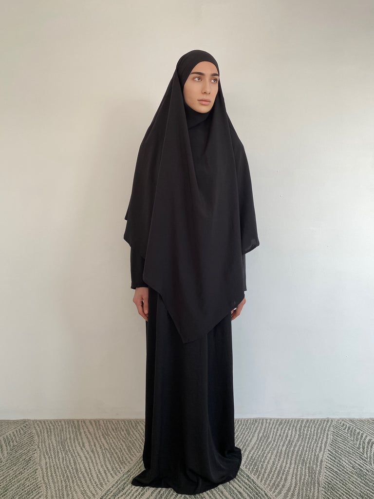 Ensemble pour femme Musulmane, ensemble pour hijabi, hijabi sets, ensemble modeste fashion, ensemble robe et khimar, ensemble abaya et khimar, vêtements mode modeste, noir